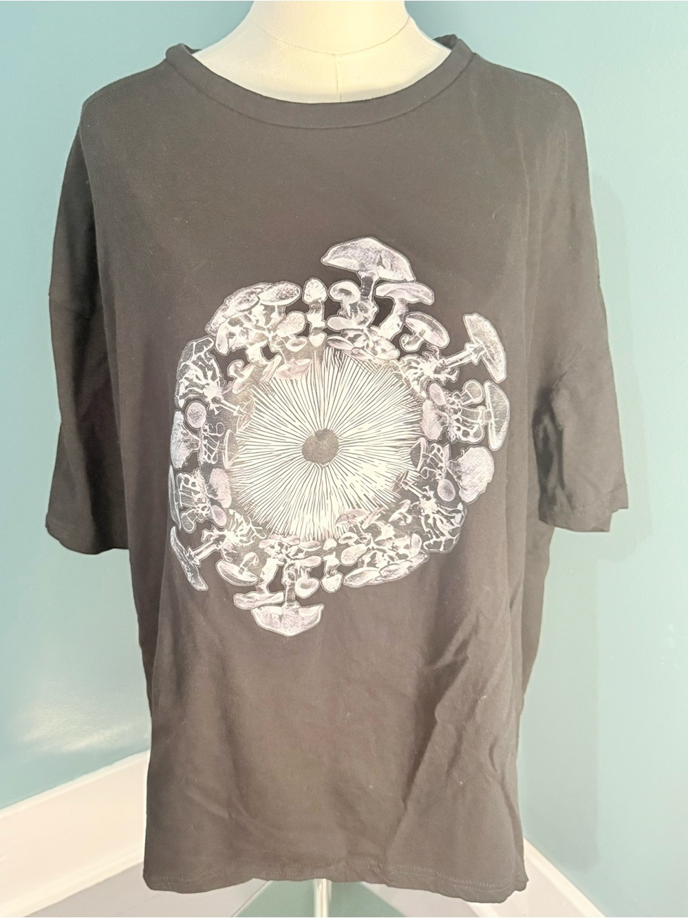 PodUSA 2XL Black Fungi Mushrooms Circling Eye Graphic T Shirt 100% Cotton Boxy
